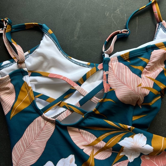 NWOT Kona Sol Tropical Floral Swimsuit Small - Picture 4 of 7